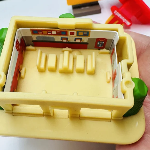 McDONALD'S 2025 Lil McDonalds #2 Restaurant & #14 Miniature Sign Lot of 2 Toys - Picture 5 of 10